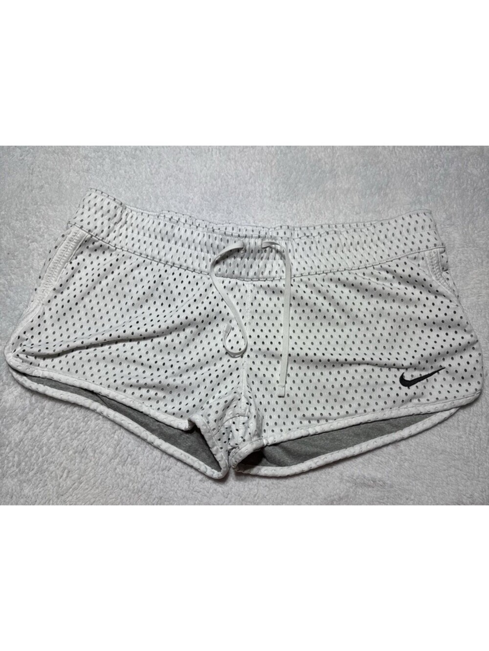 Nike Women’s Size M Reversible Shorts White & Gray